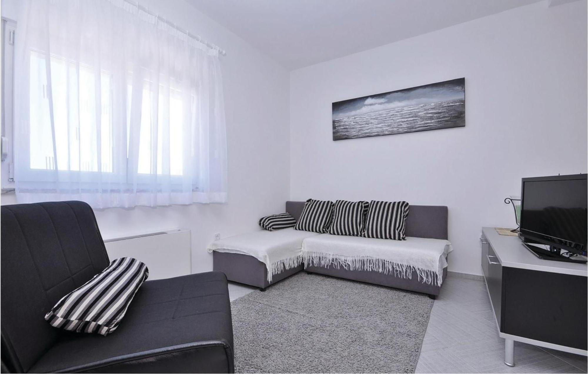 1 Bedroom Cozy Apartment In Bibinje Exterior photo