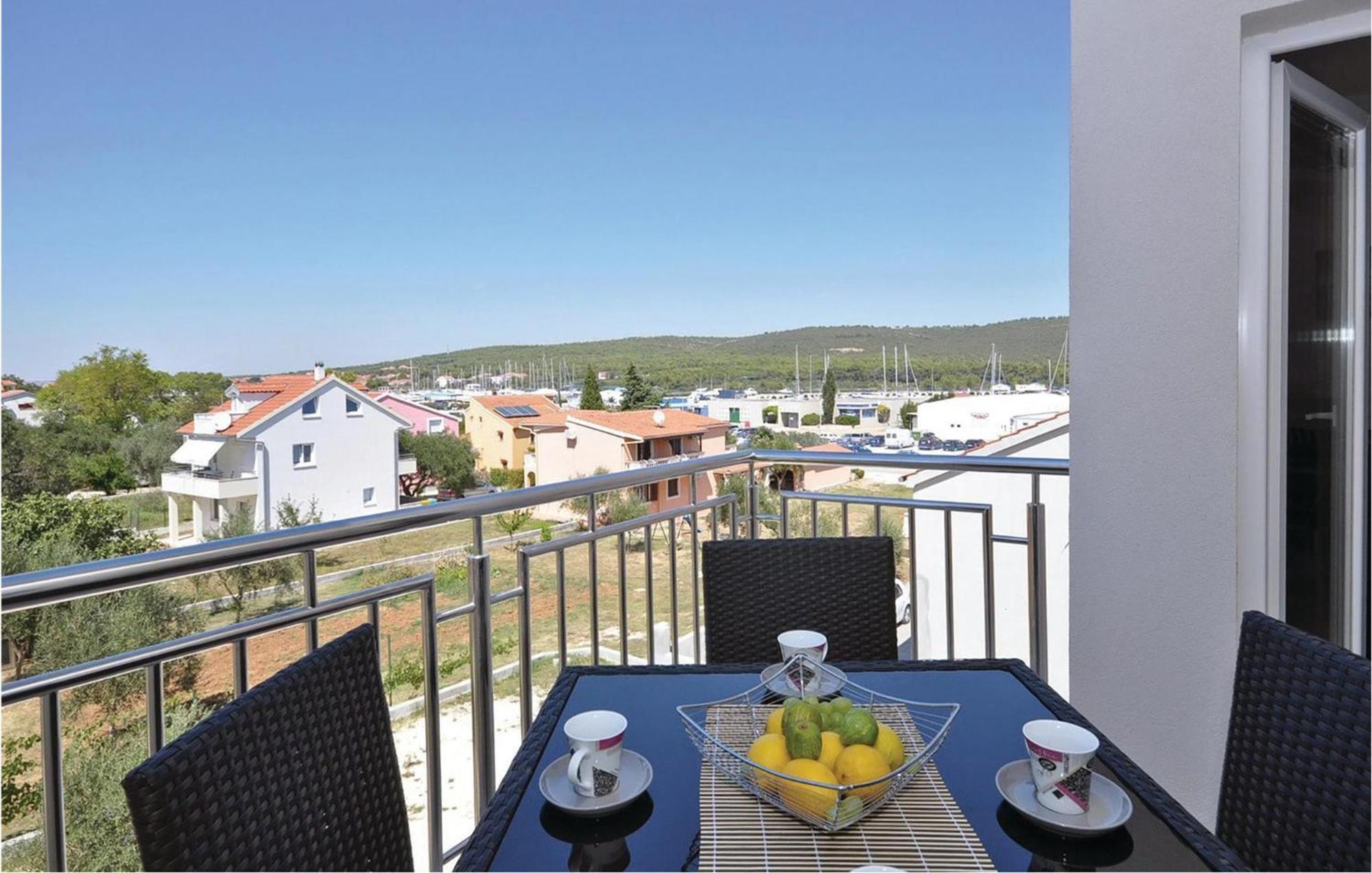 1 Bedroom Cozy Apartment In Bibinje Exterior photo